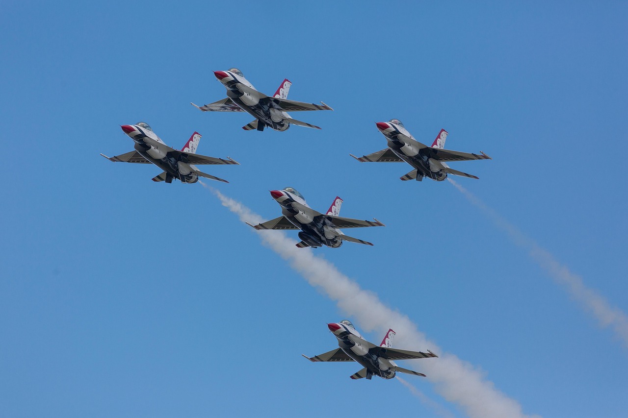 线上游戏和技术支持辅助：一场向中心对立的冲突